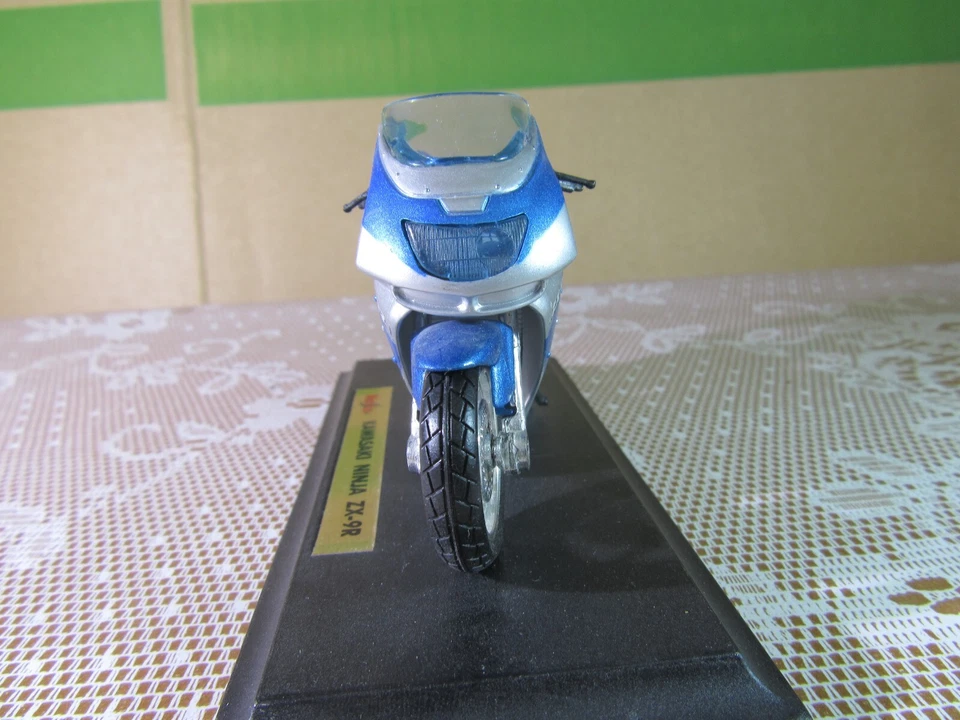 384Z Maisto Special Edition 39306 Kawasaki Ninja ZX-9R 1995 Bleu 1:18 + Socle - Photo 2/4