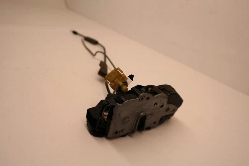 GMC ACADIA 2009-2017 actuador de bloqueo de puerta del conductor delantero izquierdo Foto 3 de 4