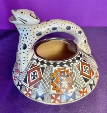 Fancy Peruvian Handcrafted Decorative Clay Art Pottery Cheetah Handle