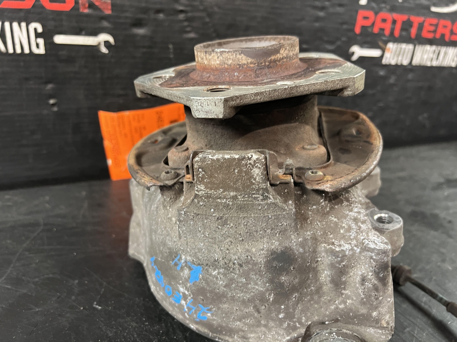 08-19 MASERATI GRANTURISMO REAR DRIVER LEFT AXLE STUB KNUCKLE