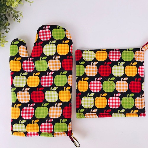 Un guante para horno y un bache, estampado de manzanas y guinga, juego de regalo para hornear de 2 piezas - Imagen 4 de 6