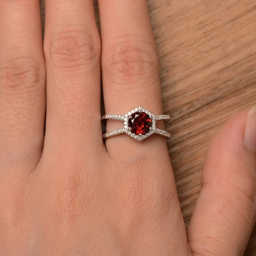 100 % Natural Garnet Ring Round Cut 925 Sterling Silver Engagement Ring Size 7US - Picture 4 of 4