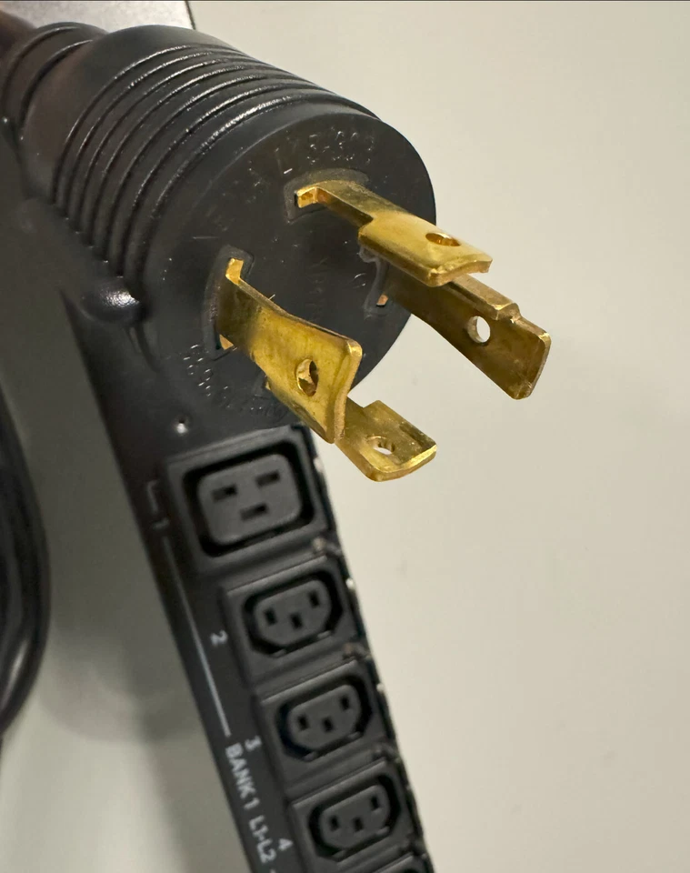 CyberPower PDU83105 Switched Metered PDU 200-240V/30A 24 Outlets 3 Phase 0U - Image 3 of 4