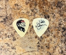 WILLIE NELSON - Signature Official Guitar Pick Portrait WILLIE NELSON - Signature Official Guitar Pick Portrait