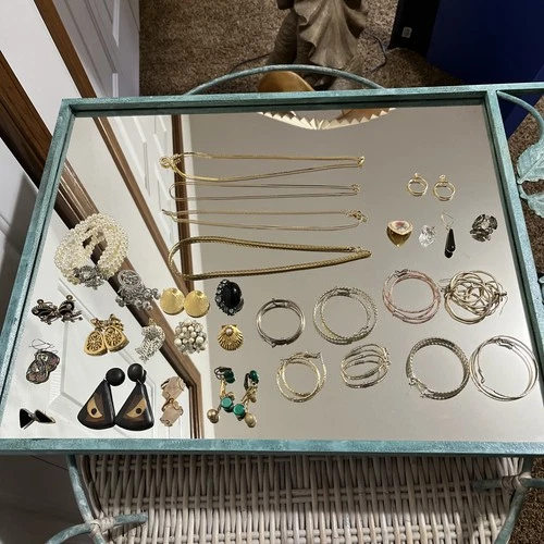 Vintage Costume Jewelry Rings Necklaces Brooches Earrings Bracelet Miscellaneous