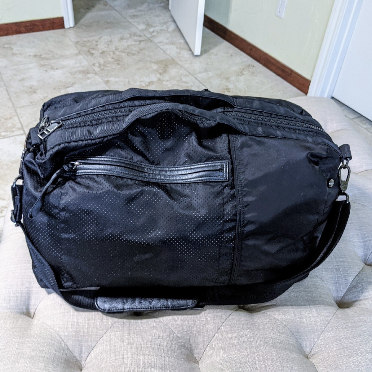 GUC Lululemon Do It Up Duffel Duffle Bag black weekender