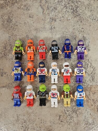 Mega bloks minifigures lot of 18 Figures Bundle