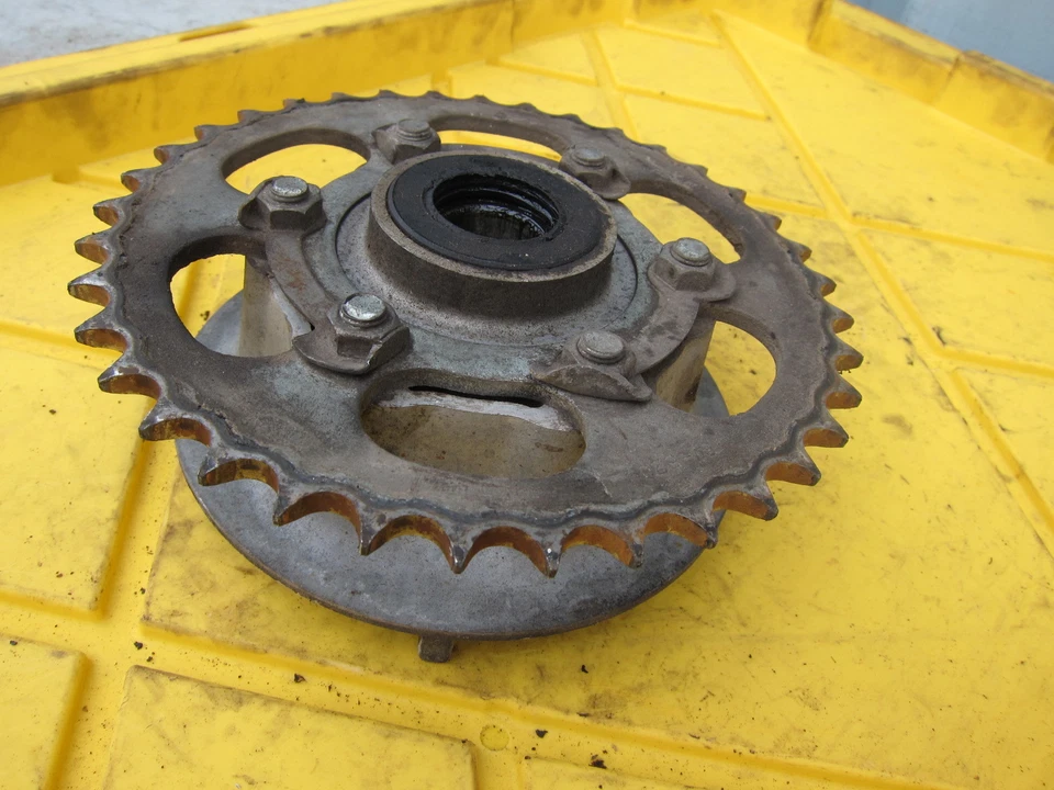 Suzuki GN400T 1980 OEM soporte de piñón trasero Foto 2 de 4