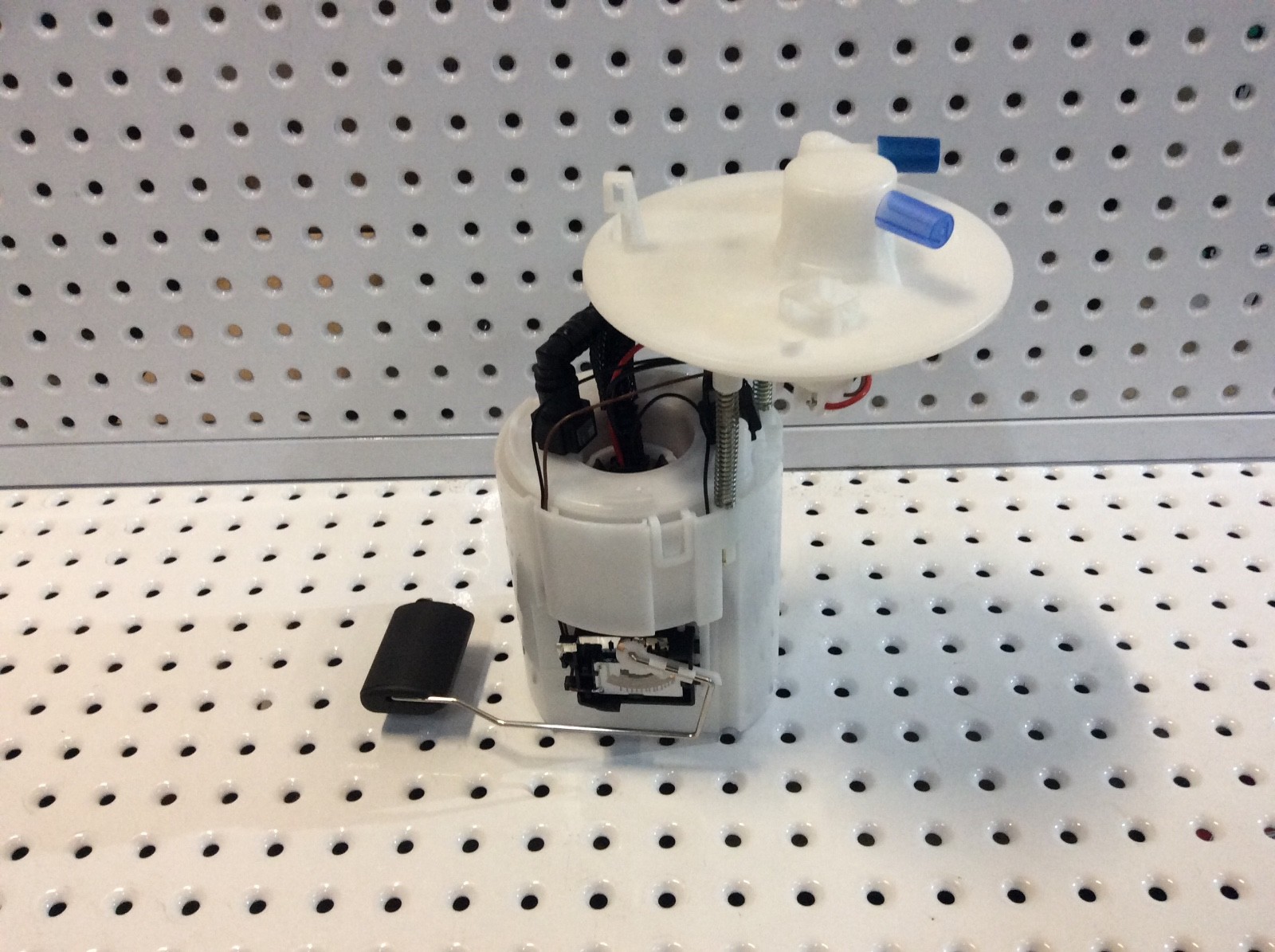 GENUINE QUALITY FUEL PUMP HYUNDAI ACCENT ACTIVE RB CT41D 20112016 4D
