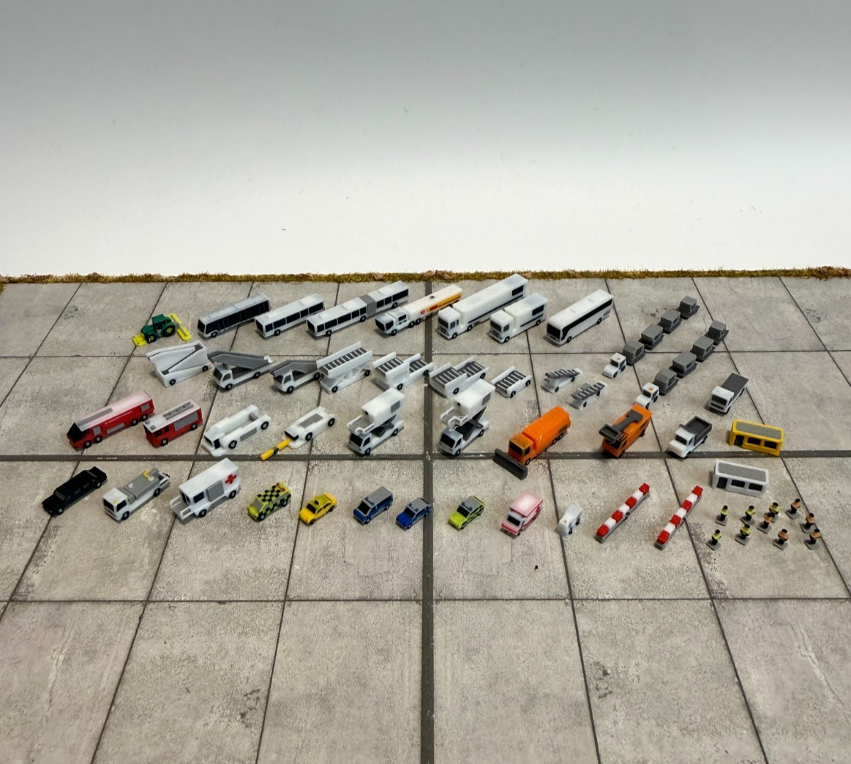 für Herpa Wings 1:500 / 1:400 GSE Set Fahrzeuge Vehicles / Airport