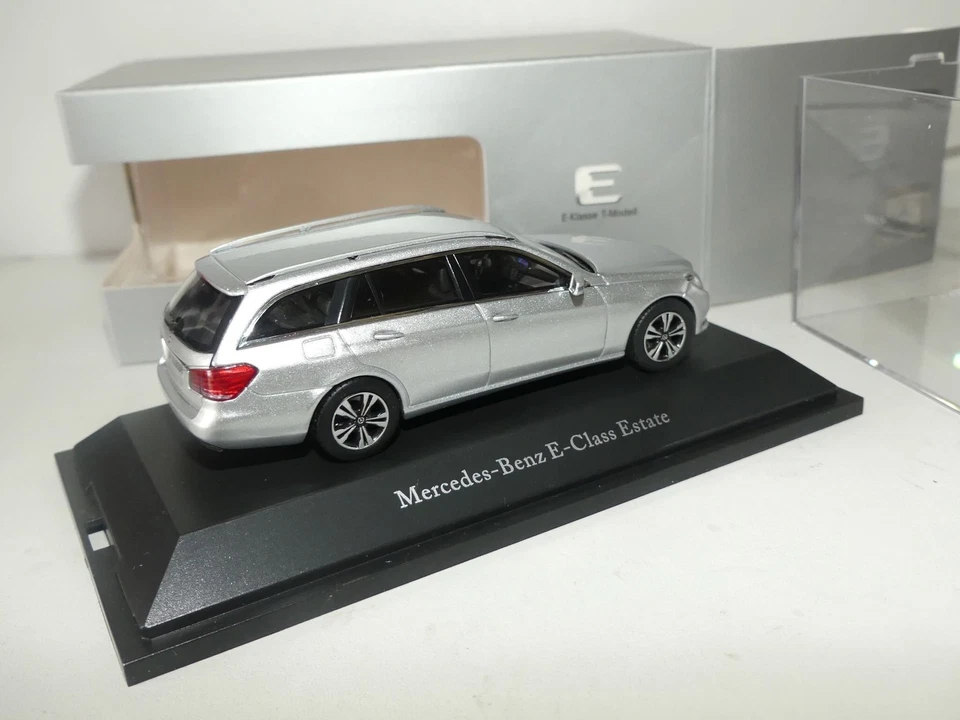 MERCEDES CLASSE E BREAK S212 AVANTGARDE Gris KYOSHO 1:43 - Photo 2/2