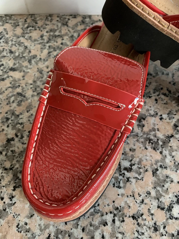 Mocasines sin cordones Donald Pliner para mujer Hillie charol arrugado rojo tomate 8M Foto 3 de 4