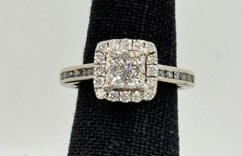 ANILLO DE COMPROMISO HALO DIAMANTES ORO BLANCO 14KT.