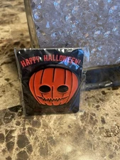 Mezco Toyz Pins Happy Halloween edition