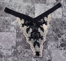 NWOT VICTORIA'S SECRET M BLACK EMBROIDERED LACE VINTAGE RARE V STRING PANTIES