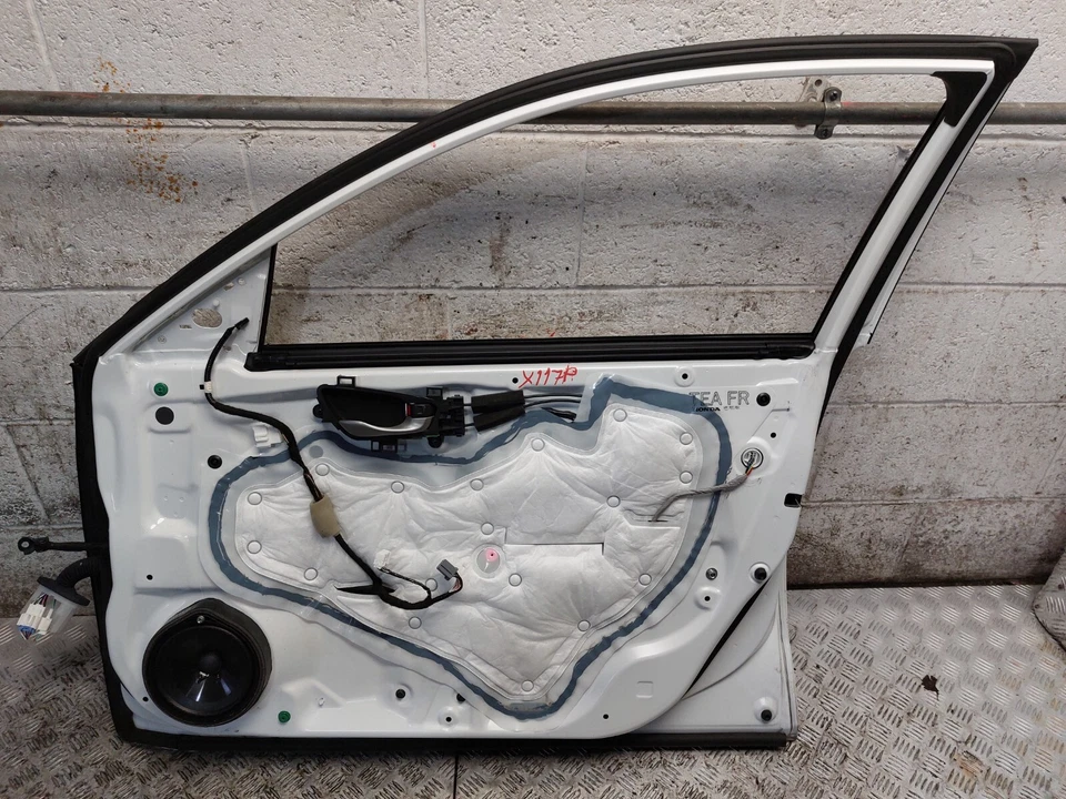 HONDA CIVIC MK10 COMPLETE FRONT DOOR RIGHT DRIVER SIDE IN WHITE 2019 - Image 2 of 4