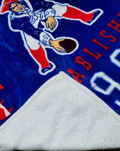 New England Patriots Football League Throw Blanket Vintage Logo Rare NFL Man Cav - Picture 3 of 7