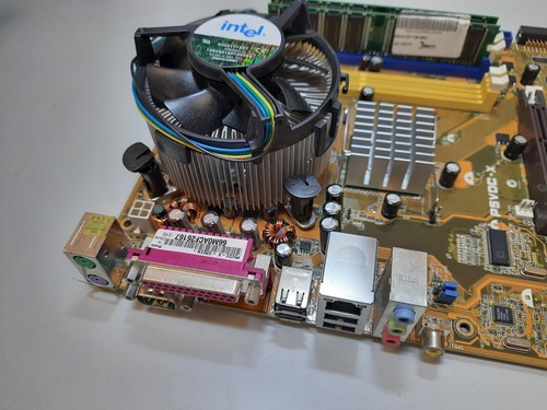 ASUS P5VDC-X LGA-775 DDR/DDR2 AGP/PCI-E Hybrid VIA PT880 Ultra CPU +1GB - Bild 4 von 6