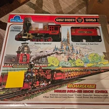 WALT DISNEY WORLD R.R. REPLICA TRAIN SET  AND EXTRA 10PC TRACK PACK