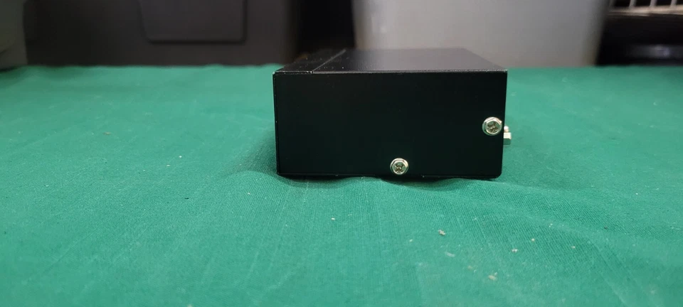 VGA Splitter 4 port 350 MHz - Image 2 of 4