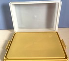 TUPPERWARE Sheet Cake Taker - Divided Platter on the Flip Side - Harvest Gold — photo 3