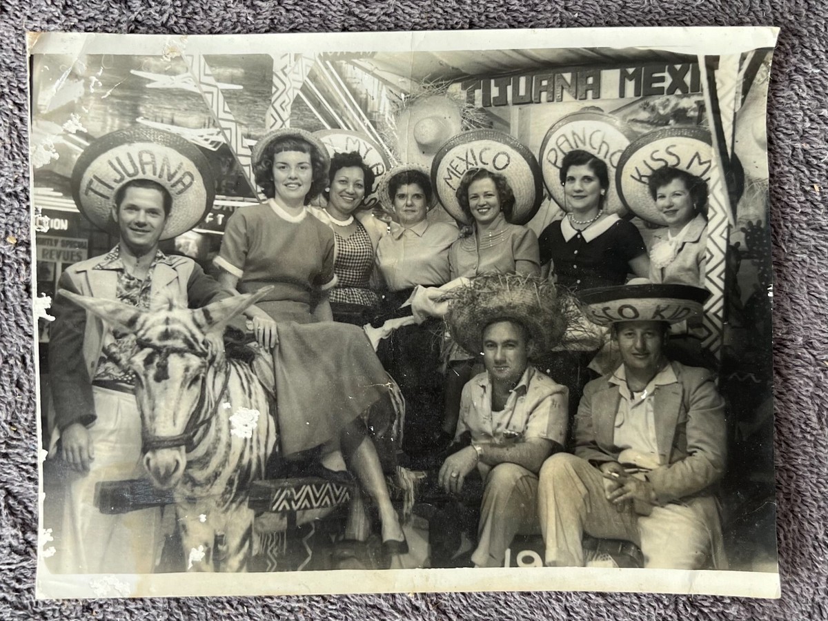 TIJUANA MEXICO Vintage SOUVENIR PHOTO Tourists in Funny SOMBREROS