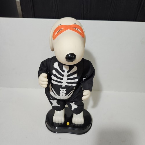 READ Peanuts Snoopy Gemmy Halloween Music Skeleton DOES NOT MOVE - Picture 1 of 14