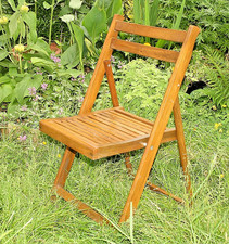 A Wooden Foldaway Garden Chair, Light Oak Style Strong Folds Flat Height 82cm