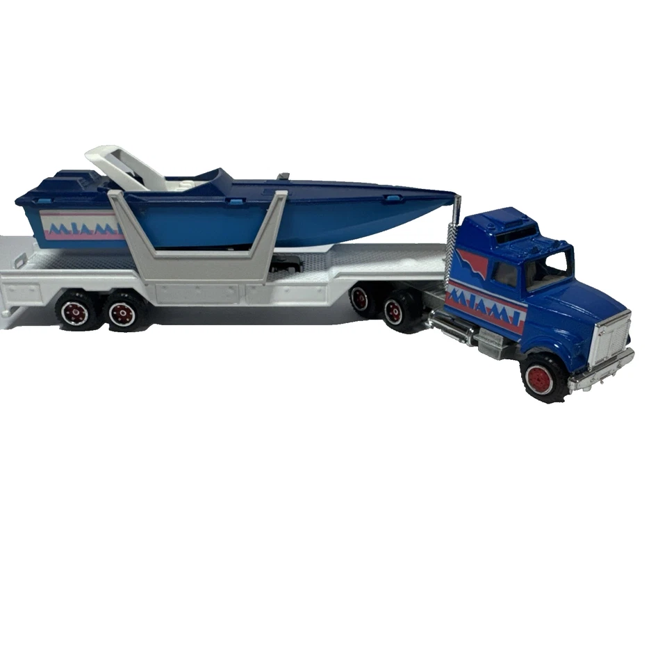 Remolque tractor Majorette Miami Vice años 80 semi bote transportador fundido a presión de colección Foto 3 de 4