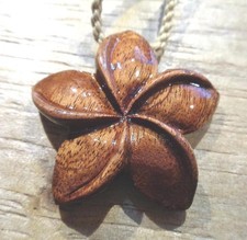 38MM CARVED KOA WOOD HAWAIIAN PLUMERIA FRANGIPANI FLOWER PENDANT NECKLACE 27"