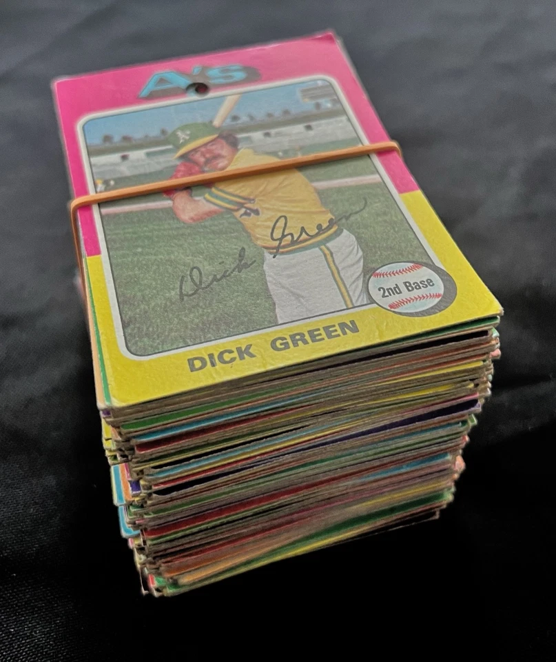 1975 Topps Baseball Vintage Lot ca. 140 - Alle GELOCHT / holed - Bild 3 von 3
