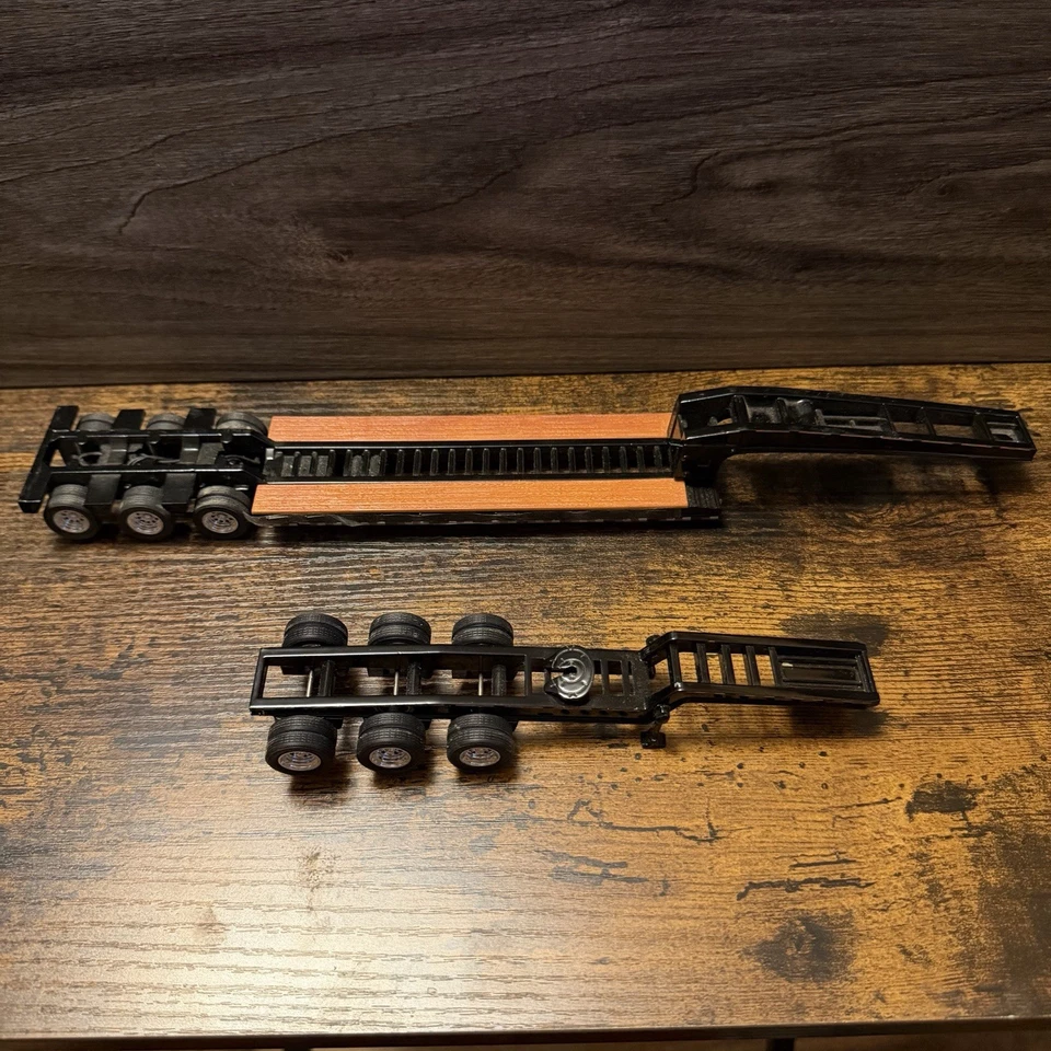 Tonkin Réplicas Escala 1/64 Die-cast Tri Axle Lowboy/RGN Con Tri Axle Jeep Foto 4 de 4