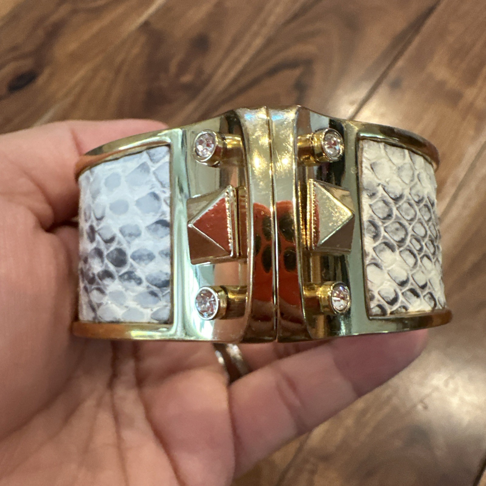 Stella & Dot Bello Clamper Gold Tone Rhinestone Snakeskin 6 3/4