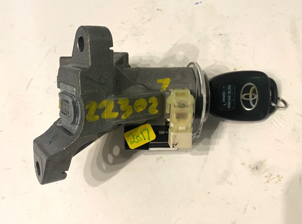 Toyota Camry 2015-2017 interruptor de encendido bloqueo con llave y cilindro OEM 89782-0E010 Foto 2 de 4