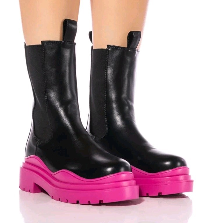 Azalea Wang Size 8 Ghosted Flatform Fuchsia & Black Faux Leather Chelsea Boot