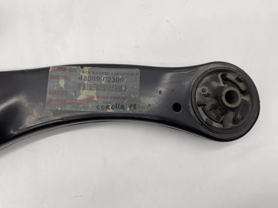 Brazo de control inferior delantero izquierdo Toyota Corolla 2014-2019 nuevo OEM 48069-02300 Foto 4 de 4