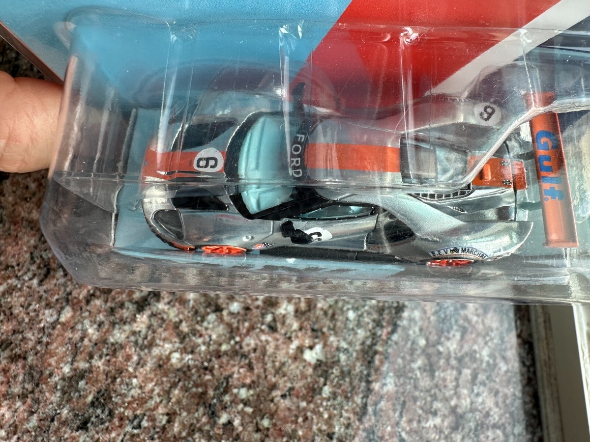 MINI GT 269 chase Ford GT GTLM Gulf (right mirror is folded a