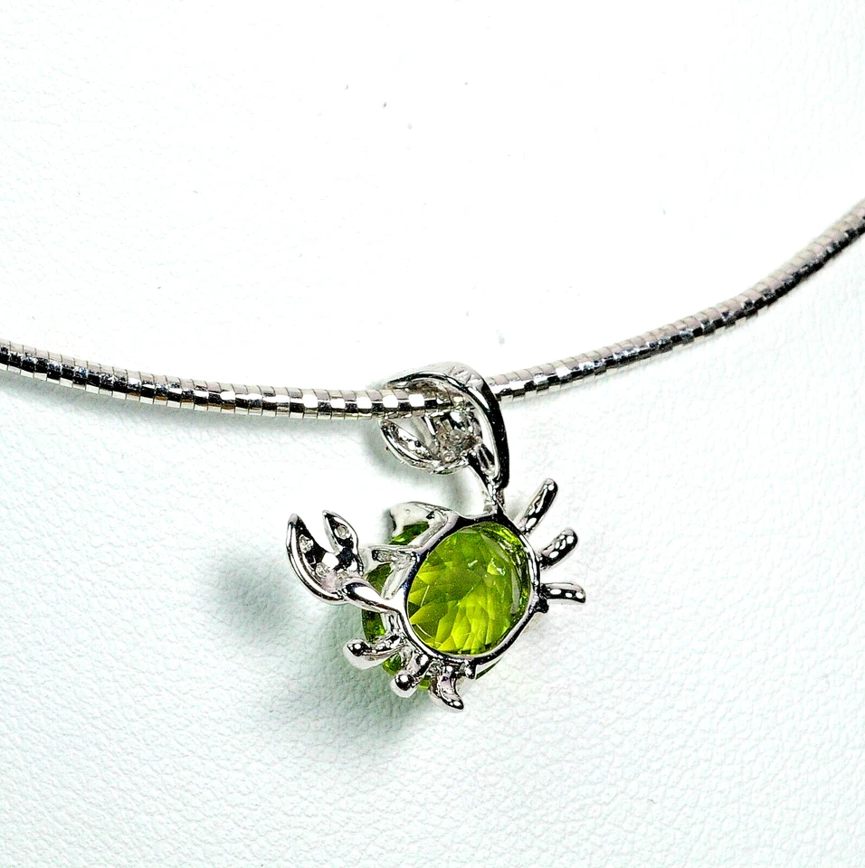 COLGANTE CANGREJO 14K, PERIDOTO, DIAMANTE BLANCO, VIDA MARINA, ORO BLANCO, NATURALEZA Foto 4 de 4