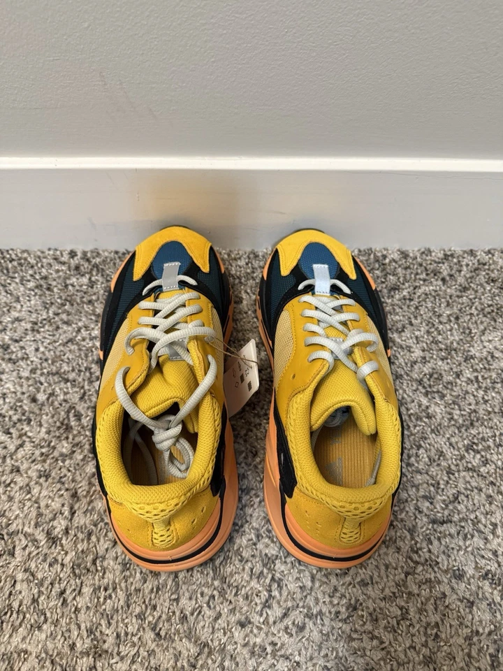 Adidas Yeezy boost 700 Sun novo em folha masculino tamanho 7 sem caixa amarela - Imagem 4 de 4