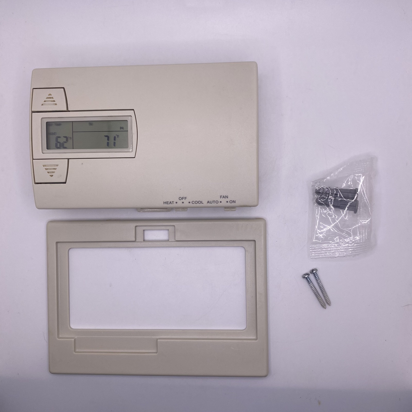 Ritetemp Model 8022c Programmable Thermostat  White Powers On With Plate