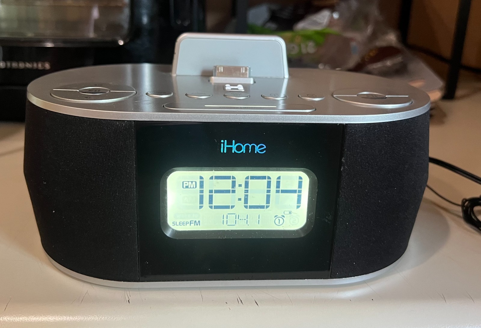 iHome Dual Alarm Clock Radio Speaker Dock- iDN38
