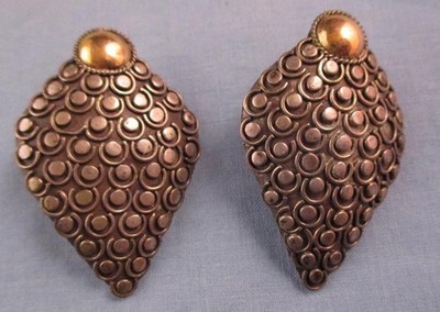 Vintage handgefertigte Sterlingsilber Gold Pfauenfeder strukturierte Ohrringe