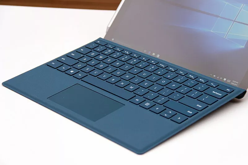 BUNDLE Microsoft Surface Pro 5 w/ LTE Advanced i5 256GB 8GB Type