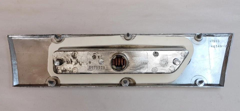 Chrysler New Yorker 1973 lámpara de luz de señalización lateral izquierda del conductor 3679101 nuevo en stock Foto 4 de 4