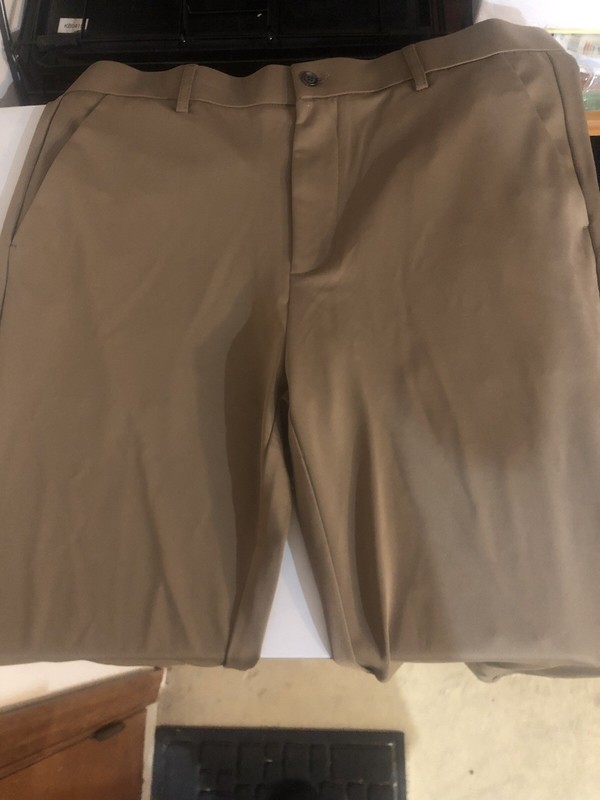 New Men’s Size 36-32 Khaki Pants With Tags