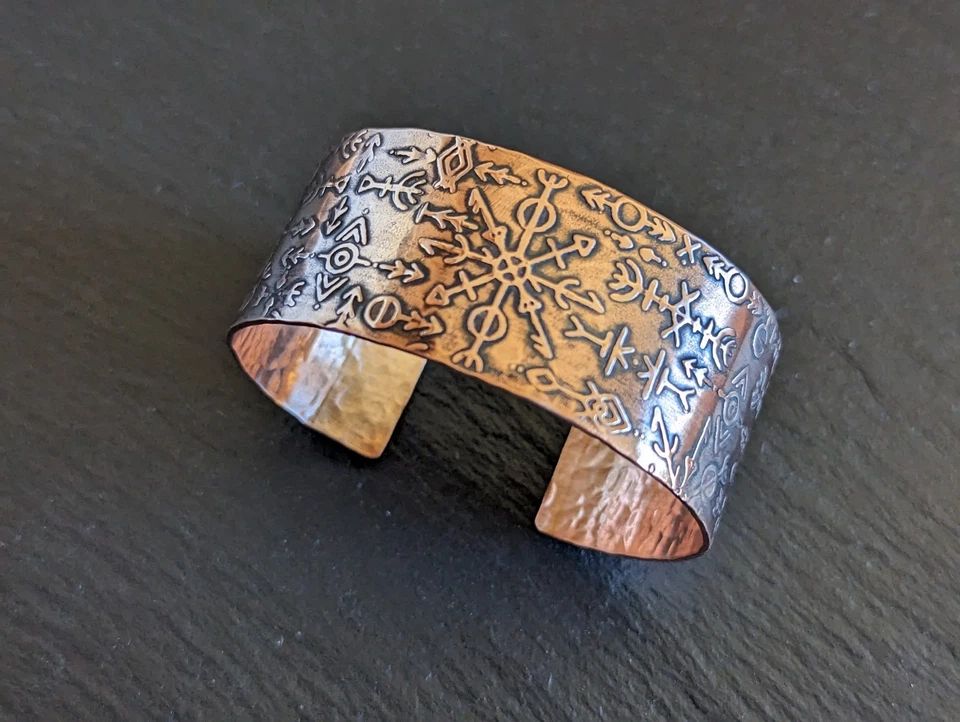 Wide copper cuff bracelet with nordic runes - handmade - medium wrist - Image 3 of 4