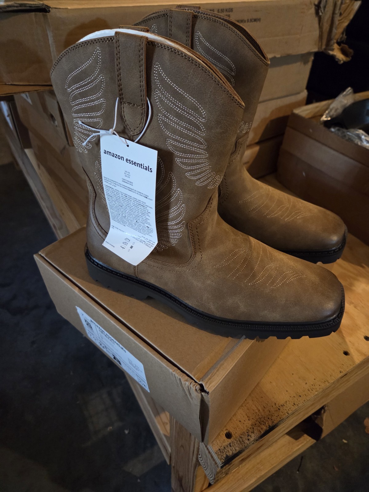 AMAZON ESSENTIALS MENS SQUARE TOE WESTERN BOOTS 9.5 Mens