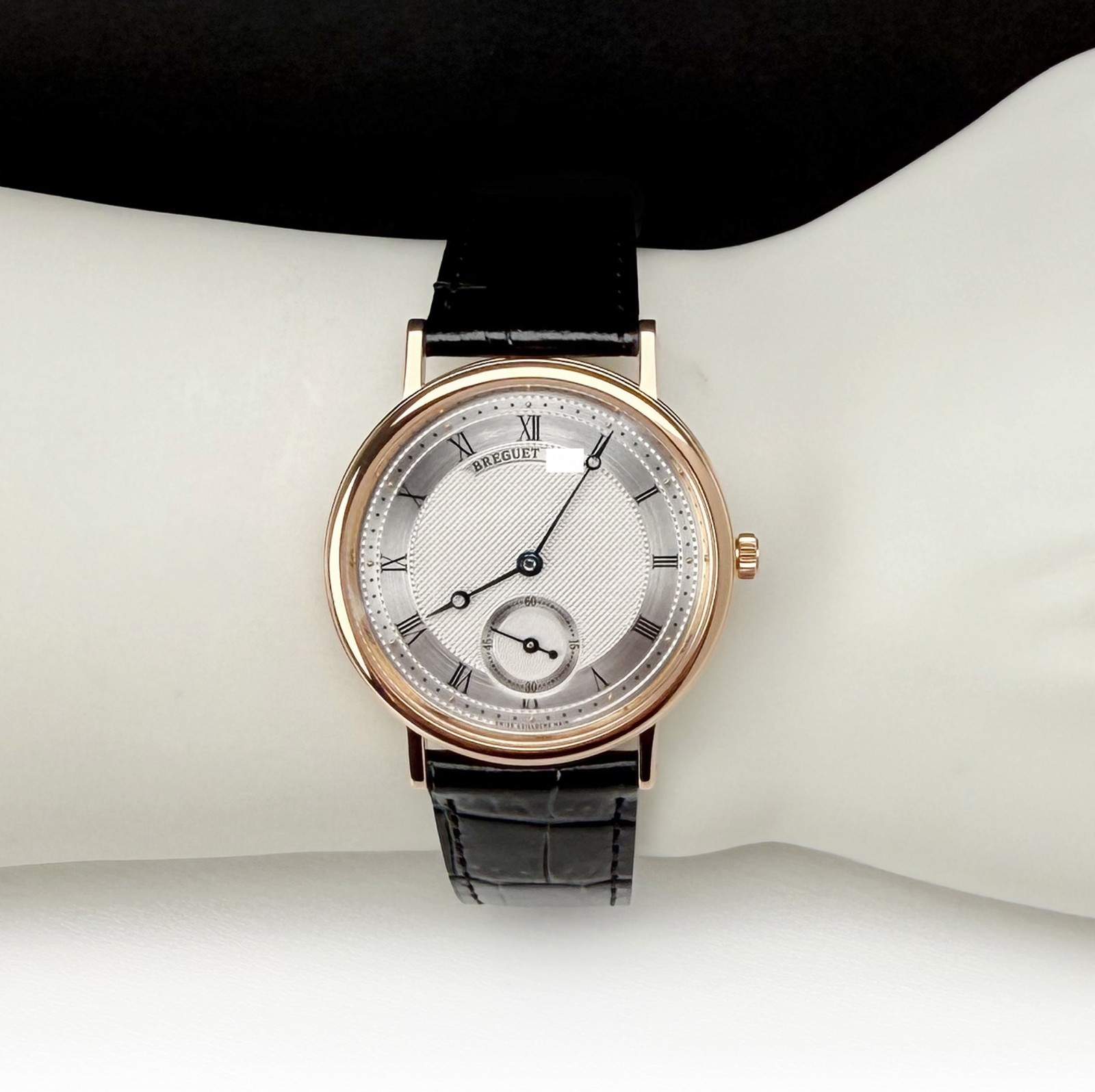 Breguet Classique Manual Wind Wristwatch 5907BA/12/984 Gold image 3