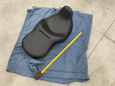 HD Brand New Motorcycle Seat Fits 2009-2014 Touring Policy. Never Used