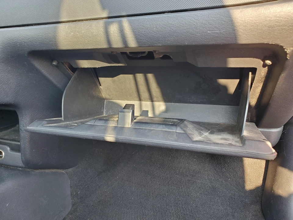 Guantera (DV gris pizarra oscuro) Dodge Stratus 2001-2006 Foto 2 de 4